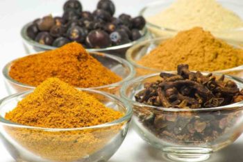 Curry – Benefícios e como usar na alimentação diária