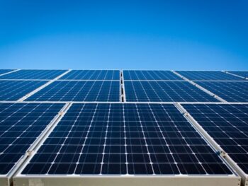 Economizando com Energia Solar: 5 Estratégias para uma Vida Sustentável e Eficiente