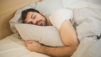 Dicas práticas para aliviar os sintomas da apneia do sono: um guia completo